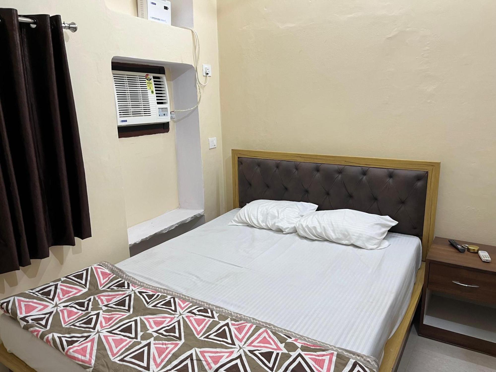 Guest house In Someshwar
